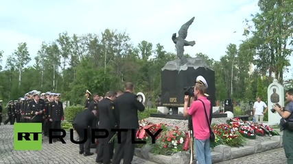 Russia: Dozens commemorate victims of K-141 Kursk submarine disaster
