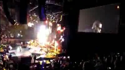 Rihanna & Jay Z - Run This Town (live) 