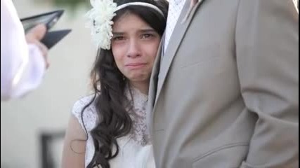Необичайна сватба - момиче се сбогува с болния си баща..