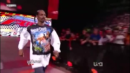Snoop Dog наказва Chavo Guerrero