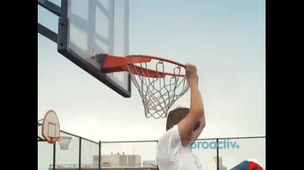 Justin Bieber играе баскетбол 