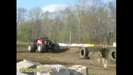 Джип прави задно салто Невероятно!!! 