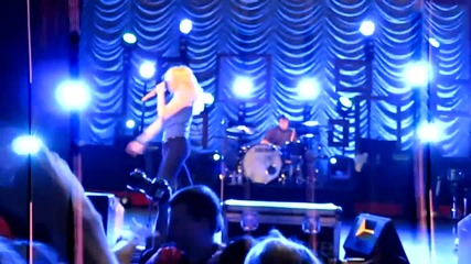 Paramore - Misery Business (live - House of Blues Boston 10.19.09) 