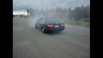 Най - големия кеф!!bmw m3 e30 turbo burn show de bleu 
