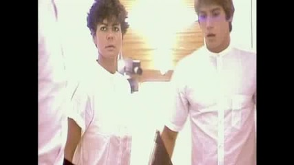 Queen - Calling all girls 