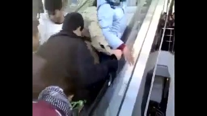 Смях! Първият ескалатор в Кюрдистан ..