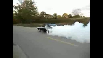 Така се прави димна завеса - Camaro 69 - burnout