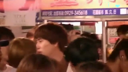 Kyuhyun happily eating