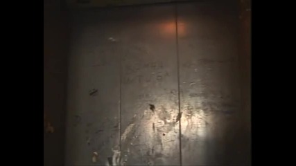 No Connection - Бой с торти по бански в асансьор 