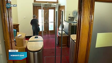 Тошко Йорданов коментира лаконично поведението на партиите на протеста