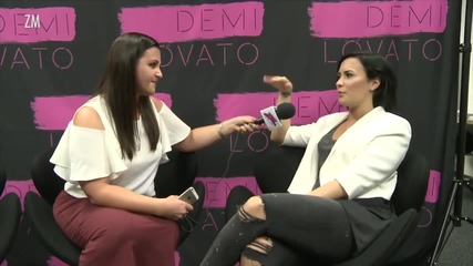 Demi Lovato Asked for an Autograph at her OBGYN, Awkward!