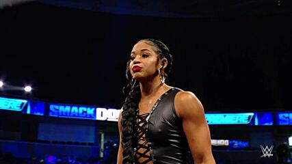 Bianca Belair hurls Becky Lynch onto Sasha Banks and through a table: SmackDown, Oct. 8, 2021