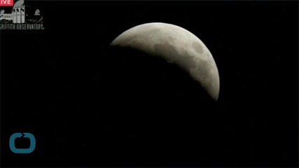 'Blood Moon' Eclipse Dazzles Skywatchers