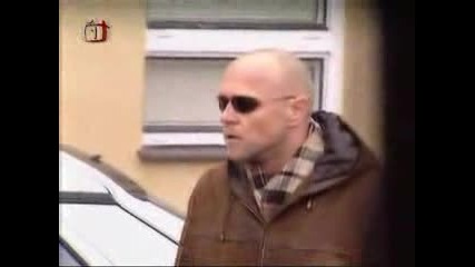 Танк Размазва Кола (скрита Камера)