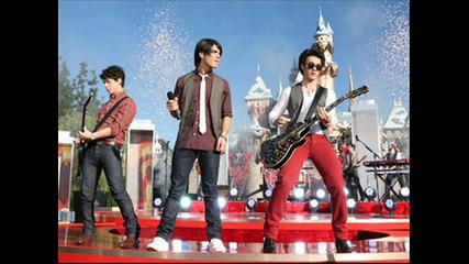 Бг Превод Jonas Brothers - Hold on