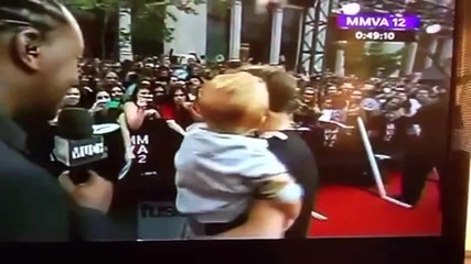 Justin Bieber arrives on Mmva's Red Carpet 2012