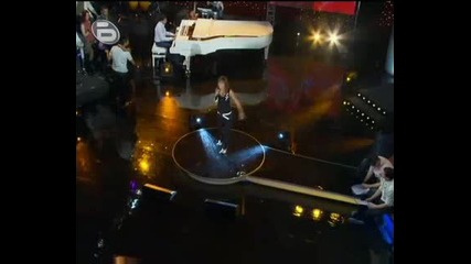 Music Idol 3 - Магдалена Изпълнява Своята Песен на Завърналия се !!!
