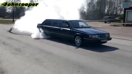Volvo 960 лимузина пали гумите