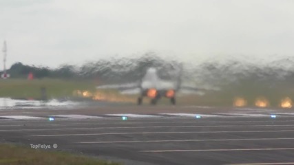 Руски изтребител Миг-29 излетя и вертикално се издигна във въздуха ,представи истински спектакъл!