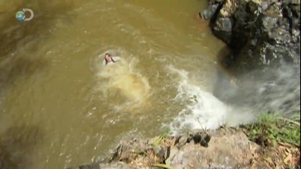 Man vs. Wild - Vietnam - River Dive