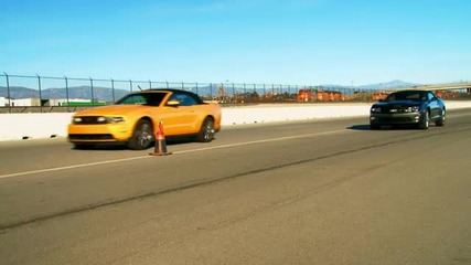 2011 Chevrolet Camaro Ss кабрио срещу 2011 Ford Mustang Gt кабриолет