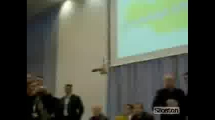 Летящ Пенис На Руска Конференция Смях