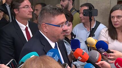 Регистрираха кандидатурата на Илияна Йотова и Кирил Вълчев, тя не присъства