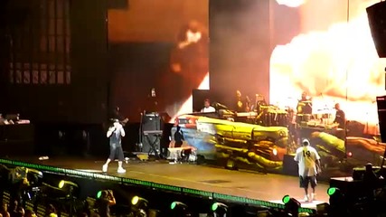 Eminem - Sing For the Moment Like Toy Soldiers (live)