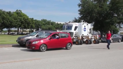 Шофьорка на кола " Марсоход " остави колегата си замислен ,смях