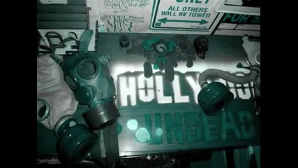Hollywood Undead - Bitches