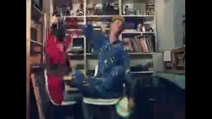 Macklemore _ Ryan Lewis - Thrift Shop Feat. Wanz (official Video)