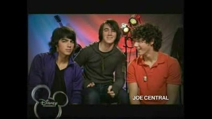 Joe Jonas Funny Nosies And Moments.flv