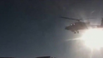 Хеликоптер "апачи" катастрофира - Apache Crashes Hard Into Mountain