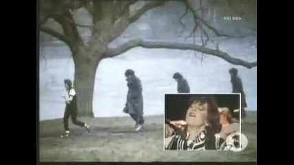 Katrina & The Waves - Walking On Sunshine