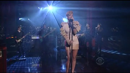 Rihanna - Russian Roulette - Live @ The Late Show With David Letterman - 24.11.09 ( High Quality )