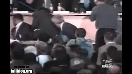 Полет от трибуната ! смях