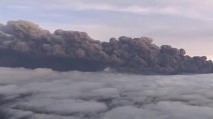 Облака От Избухналия Вулкан В Исландия 