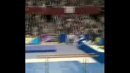Гимнастик Се Изтрелва Като Ракета