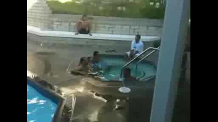 Излизане от басейн без Ръце! Уникат