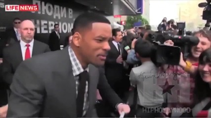 Уил Смит удря репортер!