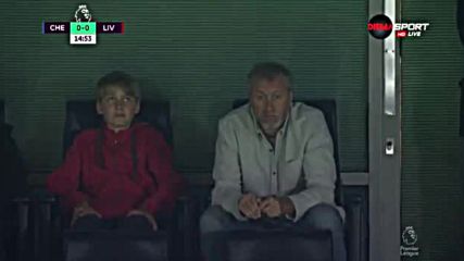 Абрамович съзерцава Челси от ложата