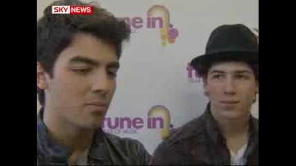 The Jonas Brother Teach Music At A Uk School 