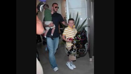 DAVID BECKHAM s SON SHOWS HIS MIDDLE FINGER - DJEFERA