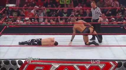 Randy Orton прави супер R K O - специално за феновете на Orton 