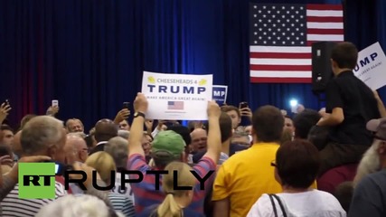 USA: Donald Trump whips up support at Iowa rally