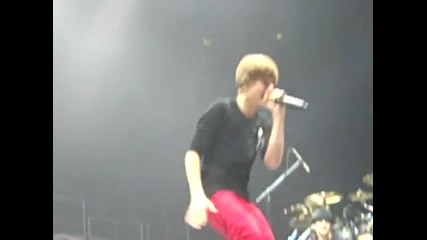 Youtube - Justin Bieber Teach Me How To Dougie!! Soundcheck Detroit 