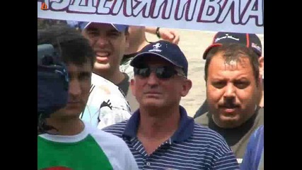 Протестиращи от Лукойл заплашиха с блокада на пътя Бургас - Ветрен