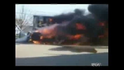 Погасяването на горящ камион (Тир)