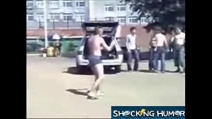 Луд Дядо Танцува На Техно 