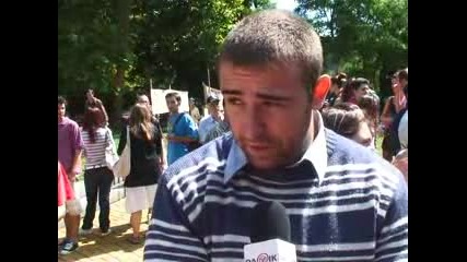 Студенти от художествената и музикалната академии на протест